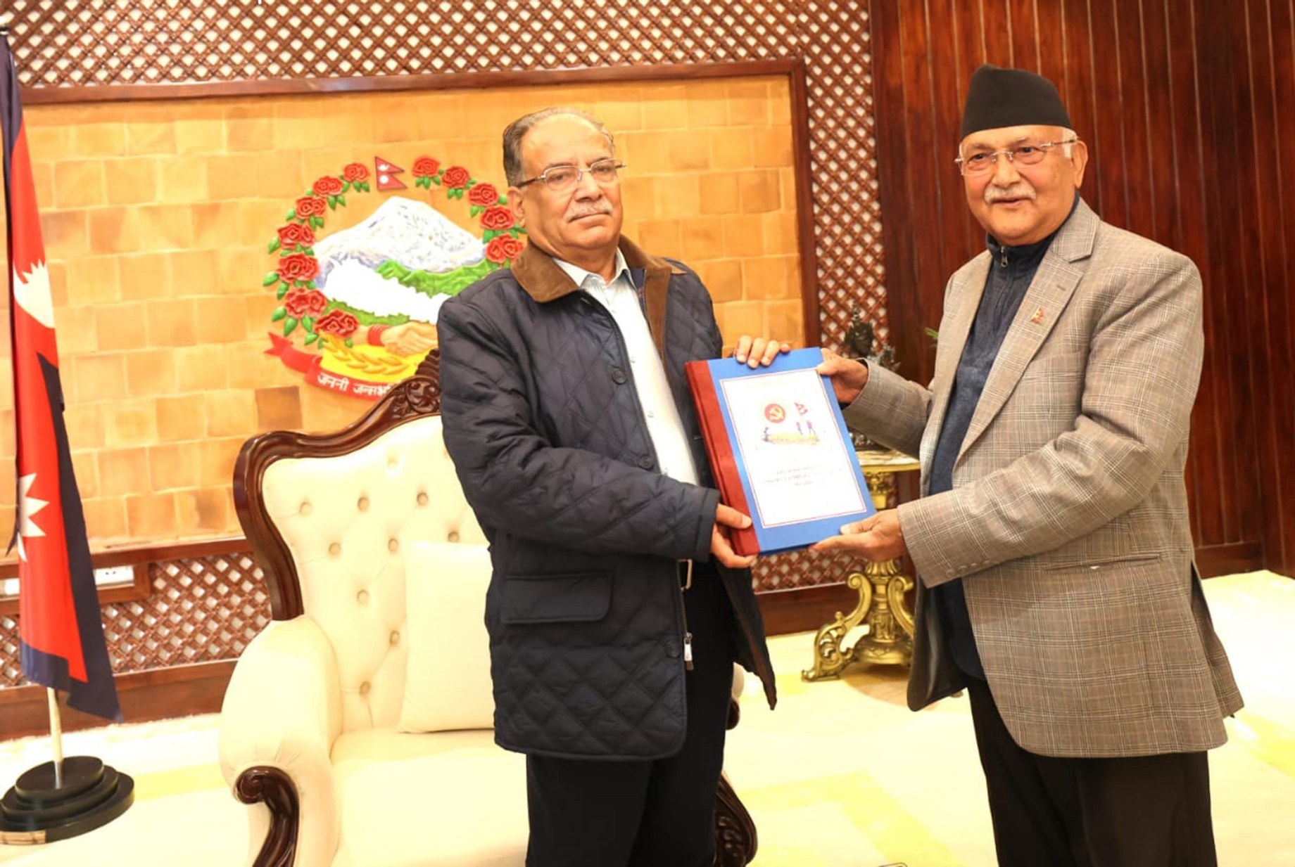 एमालेले ७५१ बुँदे मागसहितको ध्यानाकर्षण पत्र प्रधानमन्त्रीलाई बुझायो